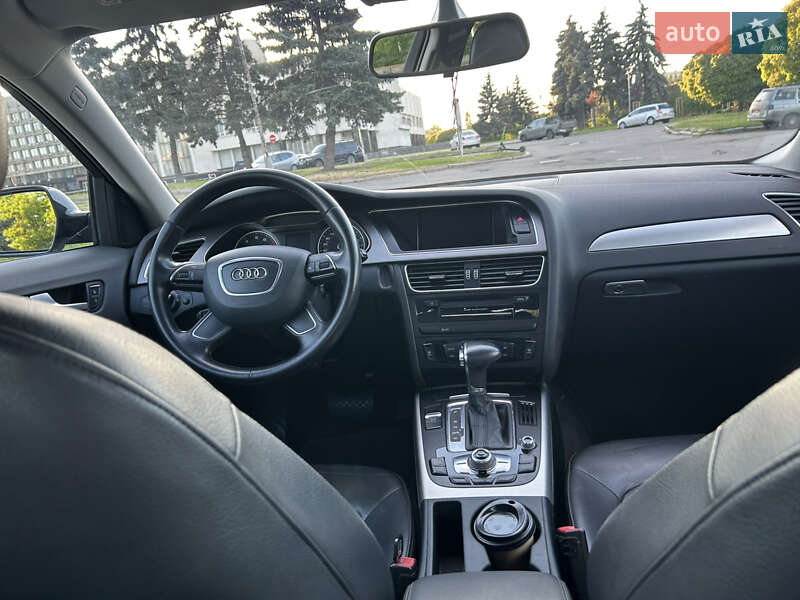 Седан Audi A4 2013 в Сумах