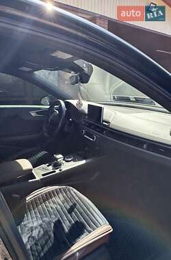 Седан Audi A4 2018 в 