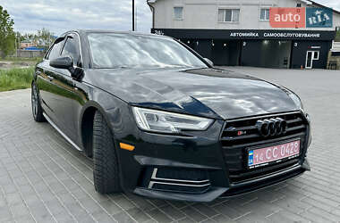 Седан Audi A4 2018 в 