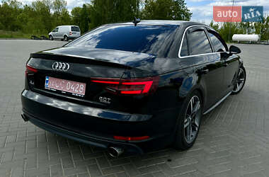 Седан Audi A4 2018 в 