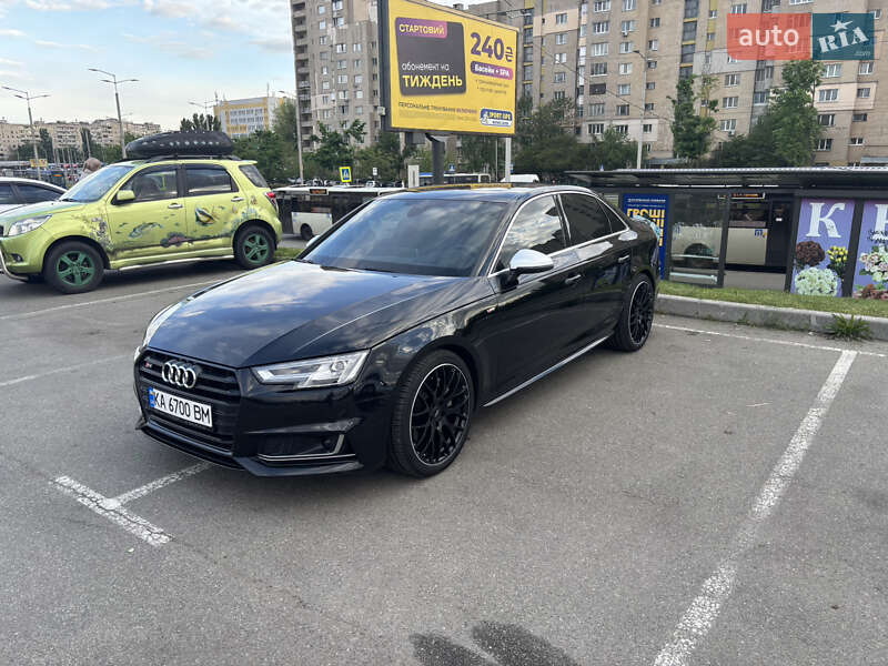 Седан Audi A4 2017 в 