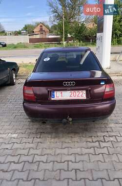 Седан Audi A4 1997 в 