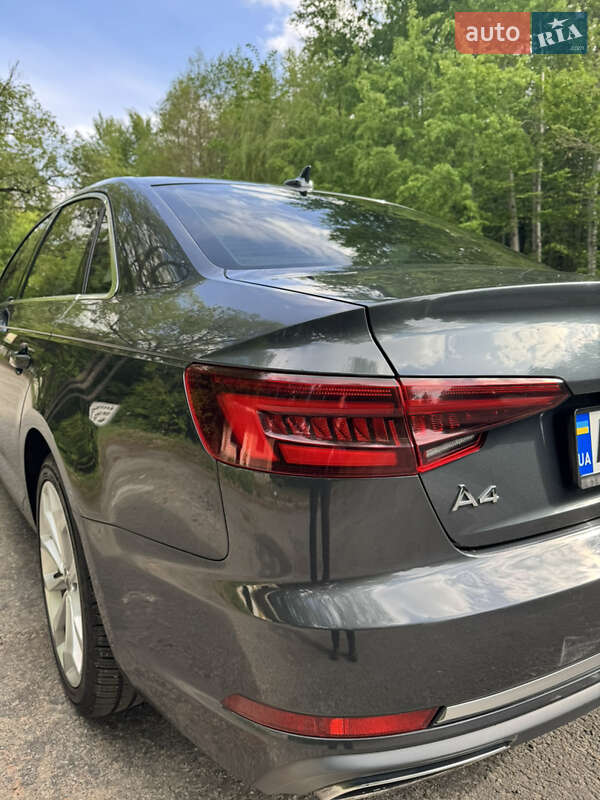 Седан Audi A4 2018 в Радомышле