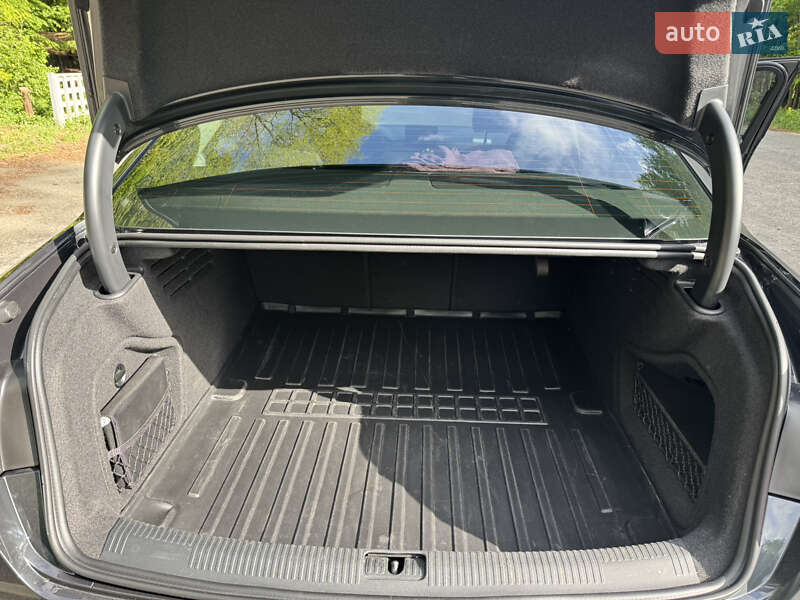 Седан Audi A4 2018 в Радомышле
