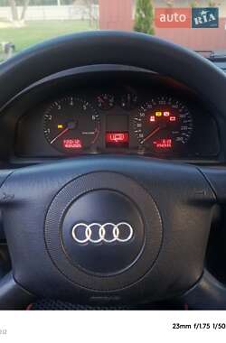 Седан Audi A4 1999 в 