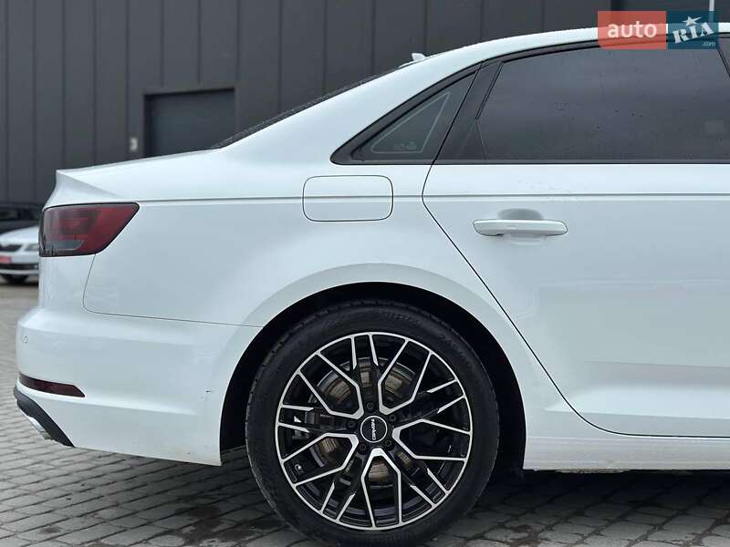 Седан Audi A4 2019 в Львові