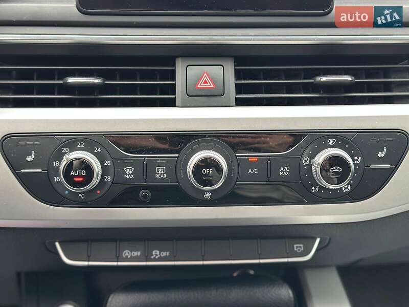 Седан Audi A4 2019 в Львові