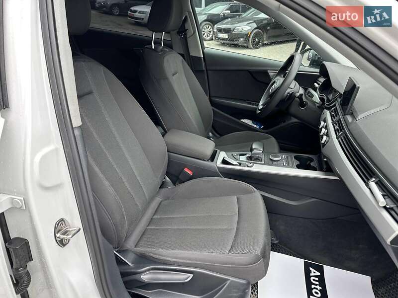 Седан Audi A4 2019 в Львові