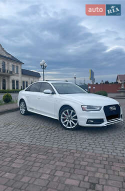 Седан Audi A4 2014 в Мукачево