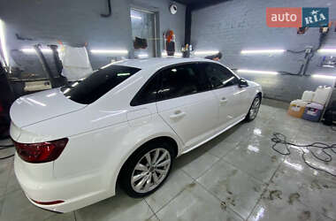 Седан Audi A4 2018 в 