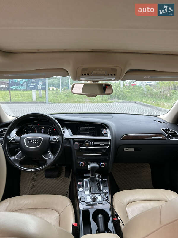 Седан Audi A4 2013 в Львове