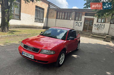 Седан Audi A4 1995 в Измаиле