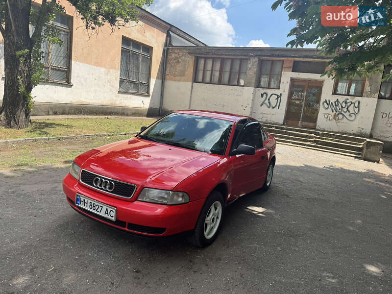 Седан Audi A4 1995 в 