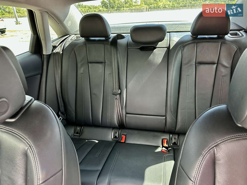 Седан Audi A4 2017 в Киеве