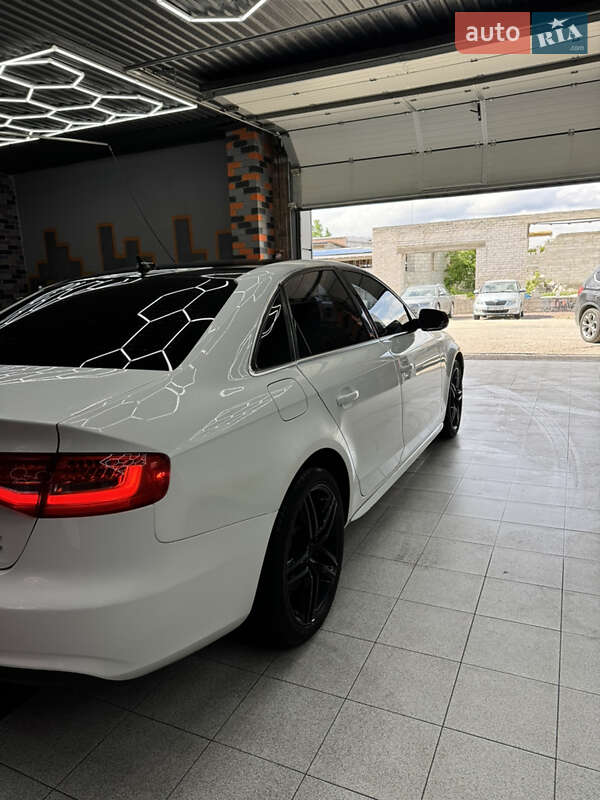 Седан Audi A4 2013 в Житомире