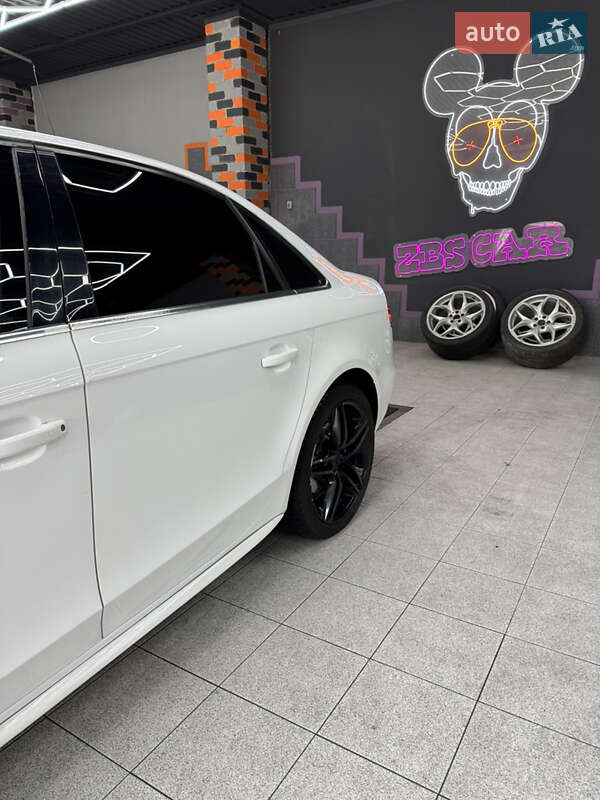 Седан Audi A4 2013 в Житомире