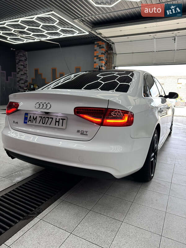 Седан Audi A4 2013 в Житомире