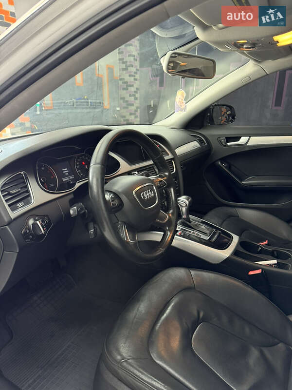 Седан Audi A4 2013 в Житомире