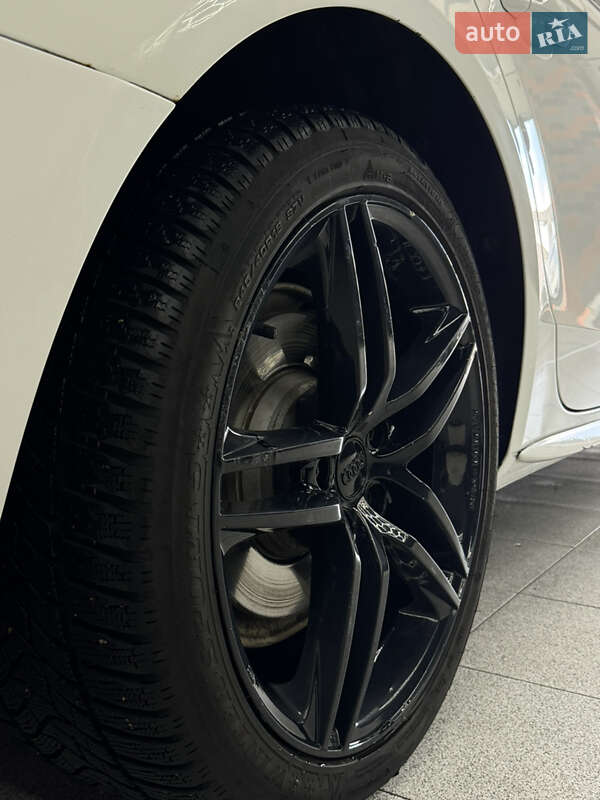 Седан Audi A4 2013 в Житомире