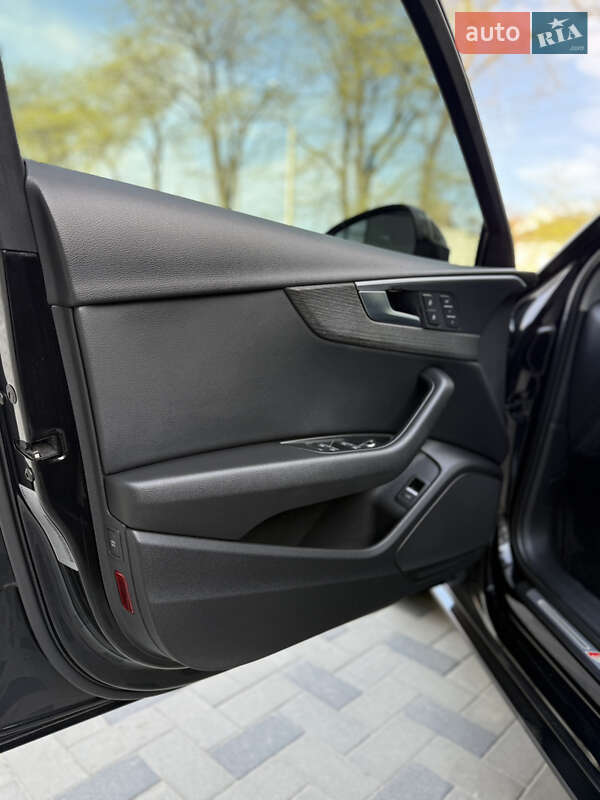 Седан Audi A4 2016 в Одесі