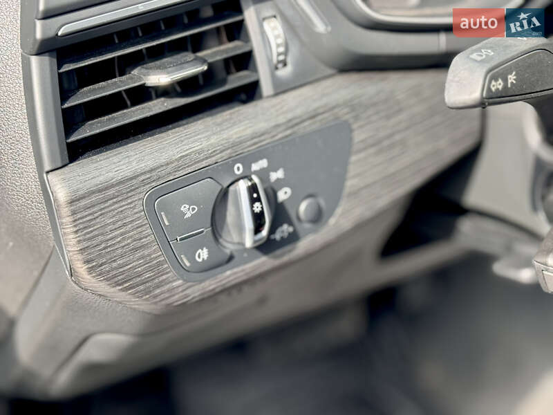 Седан Audi A4 2016 в Одесі