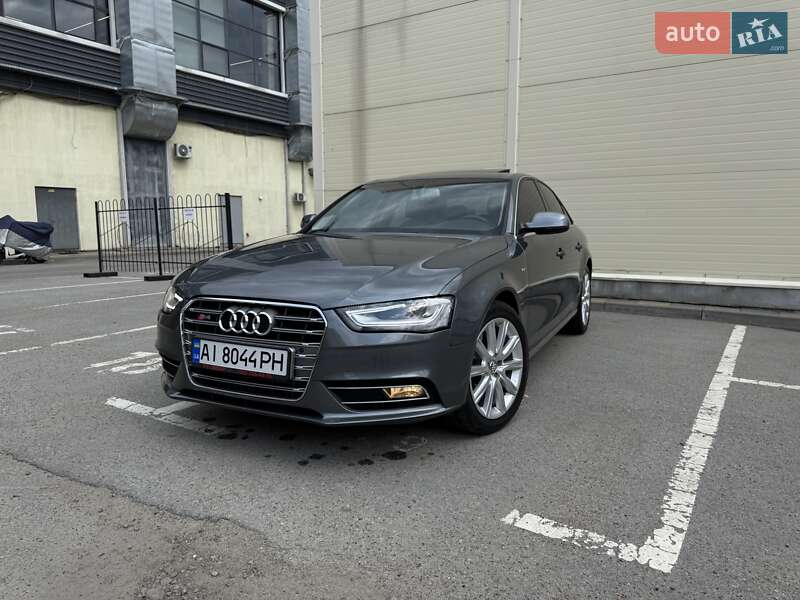 Седан Audi A4 2014 в Києві