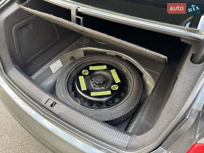 Седан Audi A4 2014 в Києві