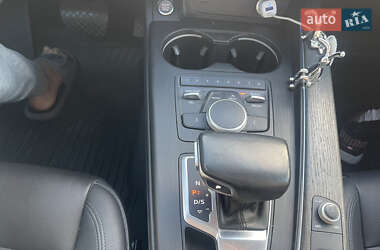 Седан Audi A4 2018 в 