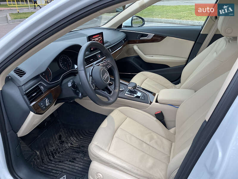 Седан Audi A4 2016 в Киеве