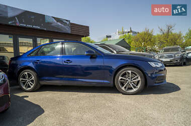 Седан Audi A4 2019 в 
