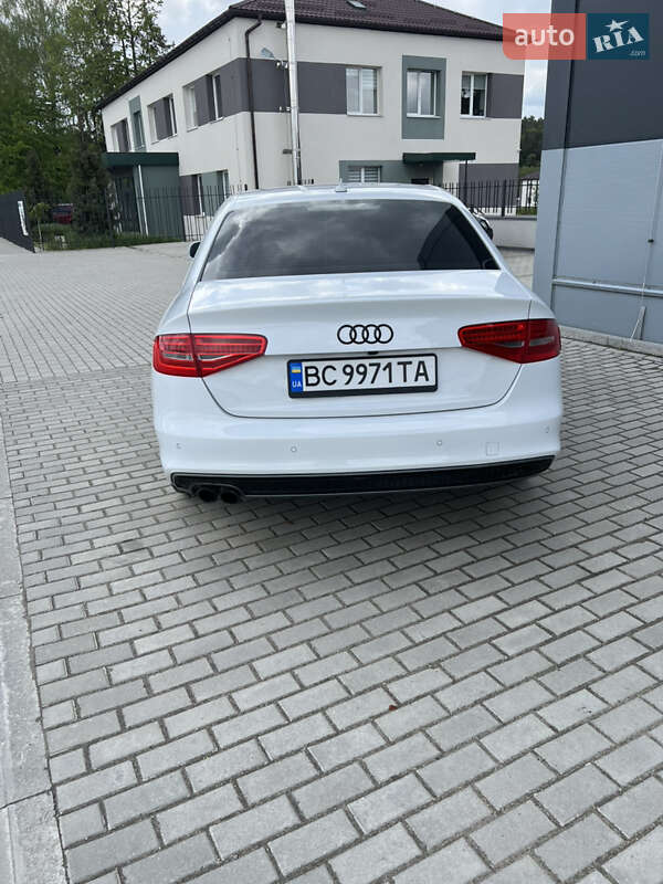 Седан Audi A4 2014 в Львові