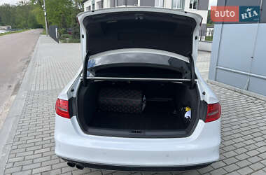 Седан Audi A4 2014 в 