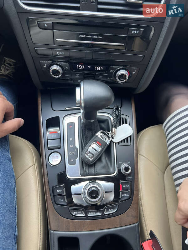 Седан Audi A4 2014 в Львові