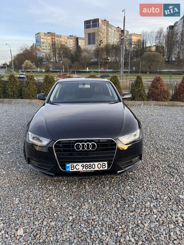 Седан Audi A4 2013 в Львове
