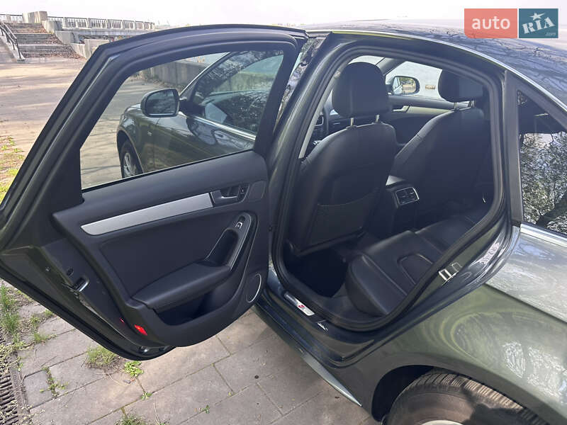 Седан Audi A4 2014 в Киеве
