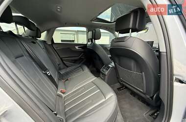 Седан Audi A4 2020 в 