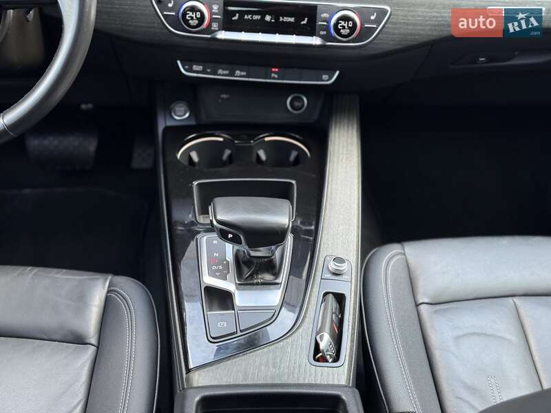 Седан Audi A4 2020 в Львове