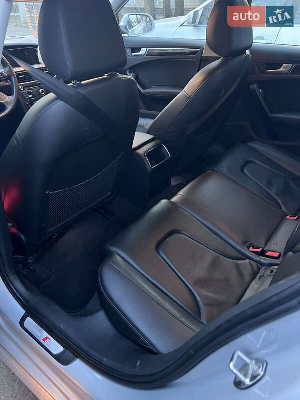 Седан Audi A4 2014 в Днепре