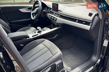 Седан Audi A4 2018 в 