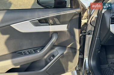 Седан Audi A4 2020 в 