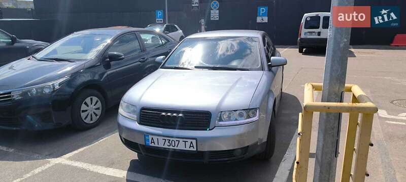 Седан Audi A4 2004 в Василькове