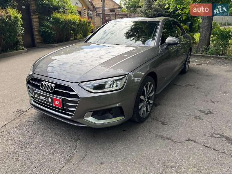Седан Audi A4 2021 в 