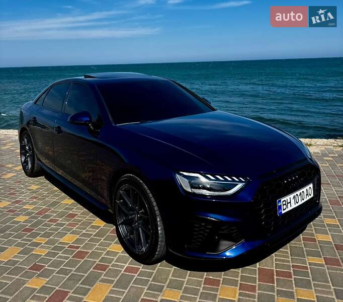 Седан Audi A4 2020 в 