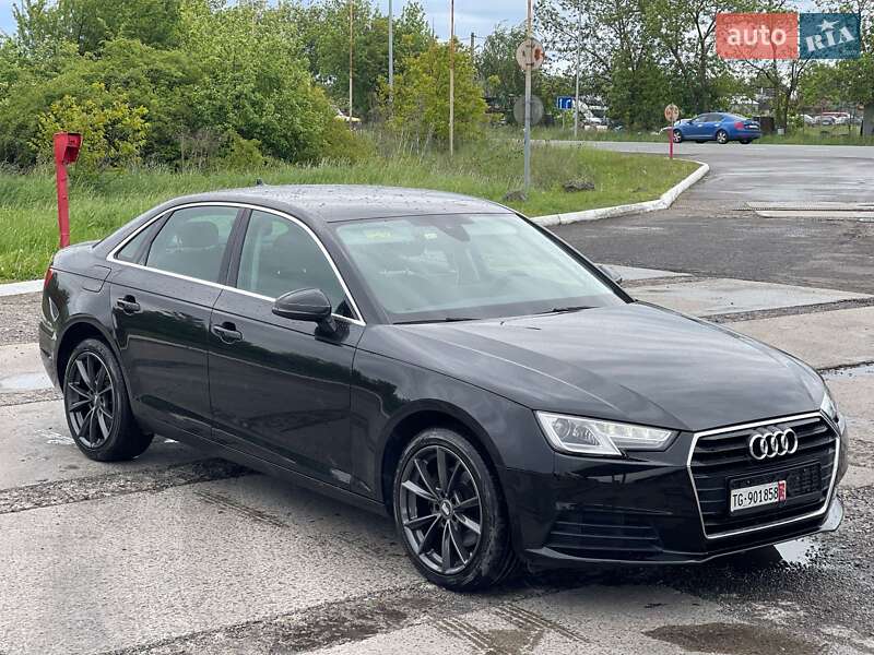 Седан Audi A4 2018 в Ужгороде