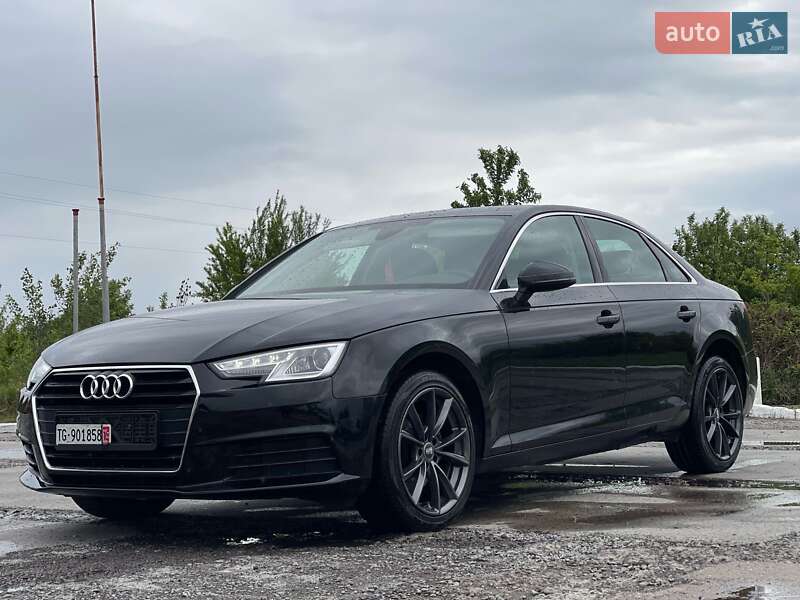 Седан Audi A4 2018 в Ужгороде