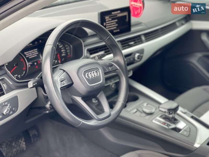 Седан Audi A4 2018 в Ужгороде
