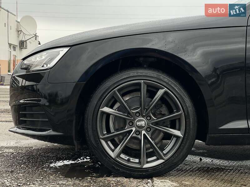 Седан Audi A4 2018 в Ужгороде