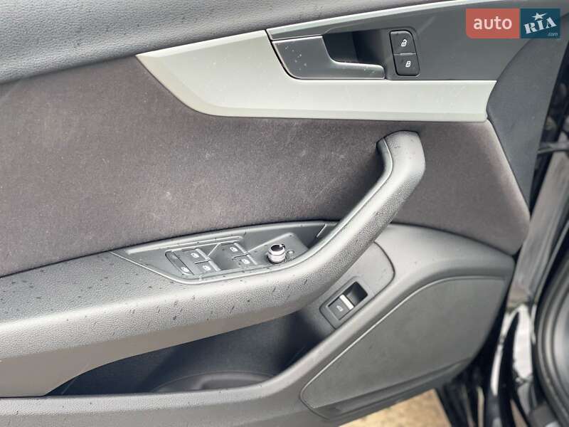 Седан Audi A4 2018 в Ужгороде