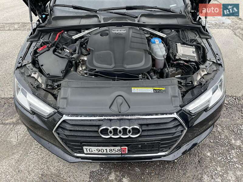 Седан Audi A4 2018 в Ужгороде