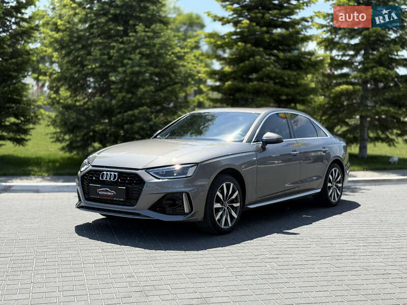 Седан Audi A4 2021 в 